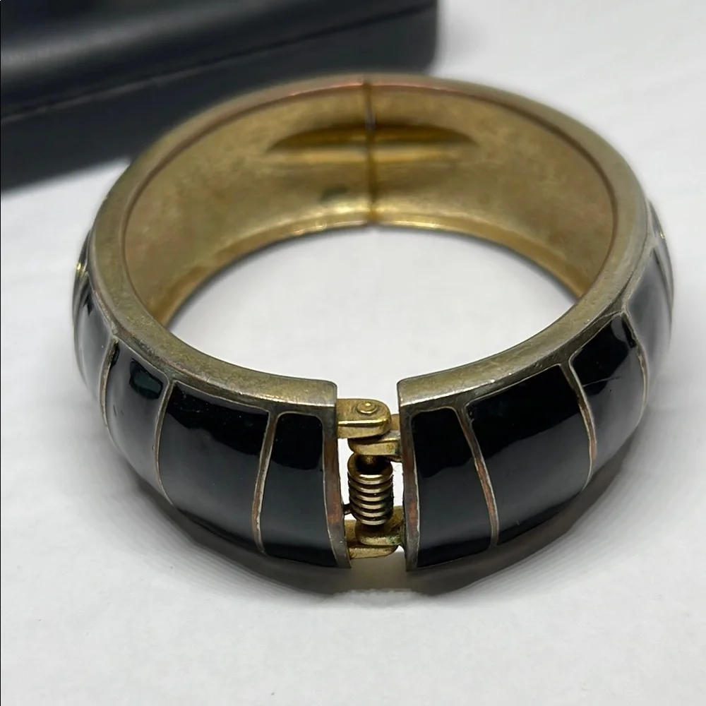 Vintage art deco style Elegant Black and Gold clamper Bracelet